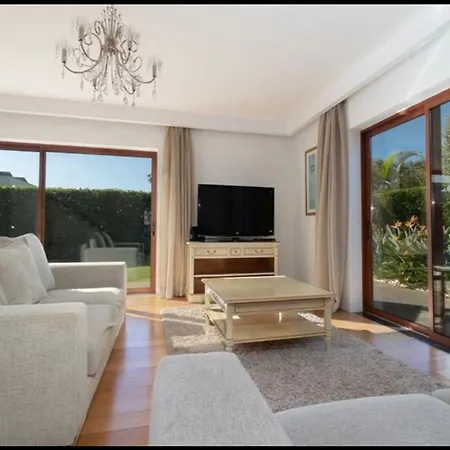 Victoria With Private Heated Pool