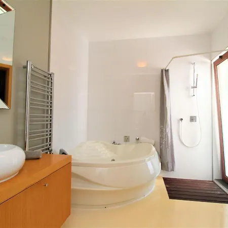 Villa Victoria With Private Heated Pool