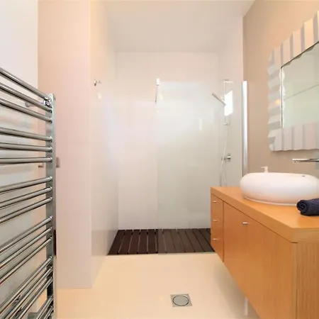 Victoria With Private Heated Pool Villa *